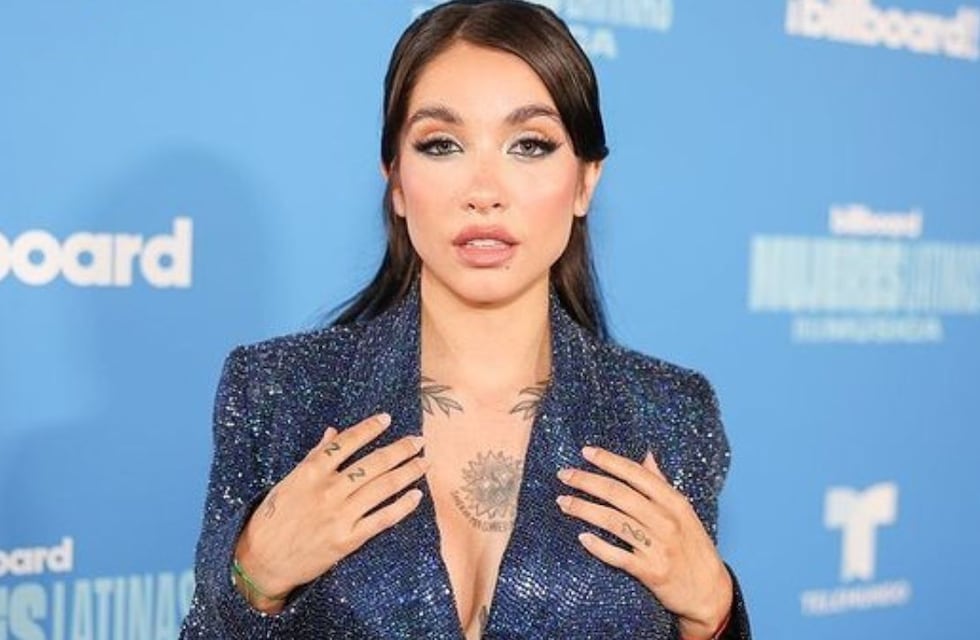 María Becerra combinó dos prendas distintas y logró un look sexy y trendy