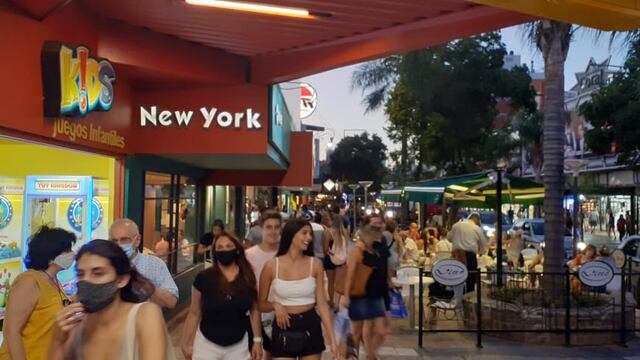 El centro de Carlos Paz en vísperas de Navidad.