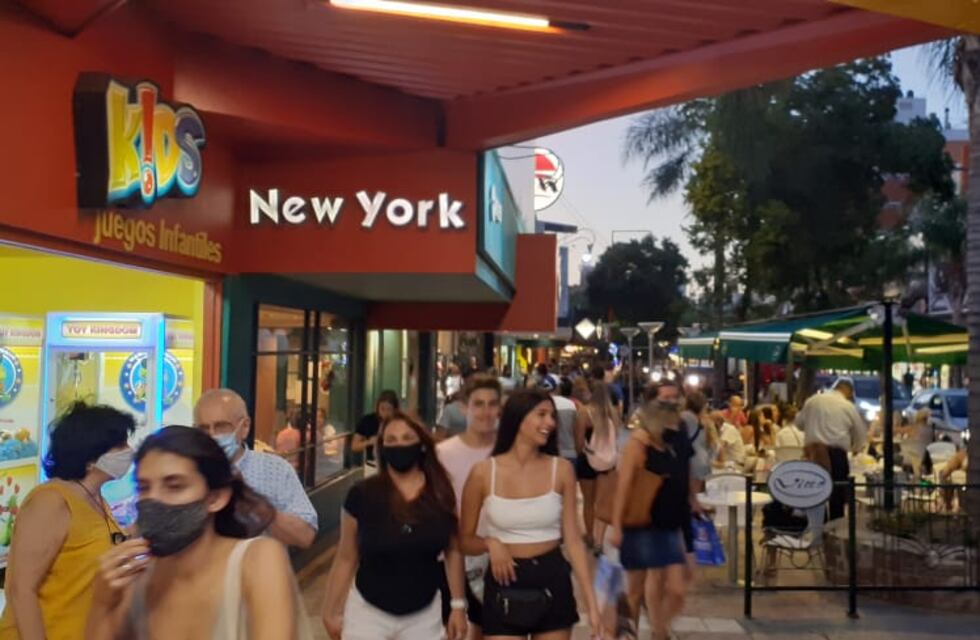 Así se vivió el centro de Carlos Paz horas previas a Navidad