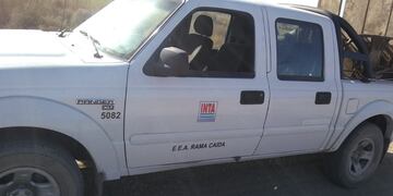 La Camoineta del INTA en la que cargaron los muebles robados.