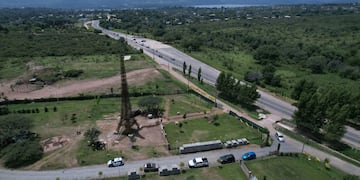 La torre Eifell ya mudada a parque Siquiman.