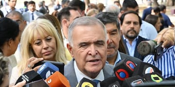 El gobernador sostuvo que la democracia exige acatar los fallos, más allá de los desacuerdos.