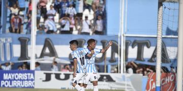 El Colo Rodrigo Acosta abrió el camino de la victoria para Racing de Nueva Italia.