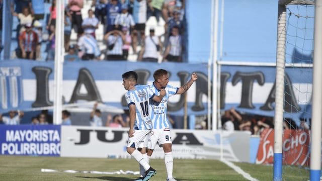 El Colo Rodrigo Acosta abrió el camino de la victoria para Racing de Nueva Italia.