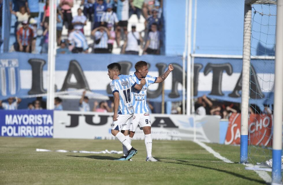 Video: apareció otro goleador en Racing; el Colo Acosta lo puso en la final