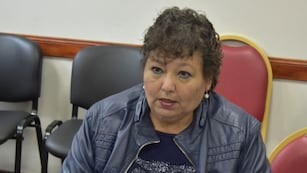 La secretaria general de APOC Jujuy, Susana Ustarez, expuso ante miembros de la Comisión de Finanzas de la Legislatura.