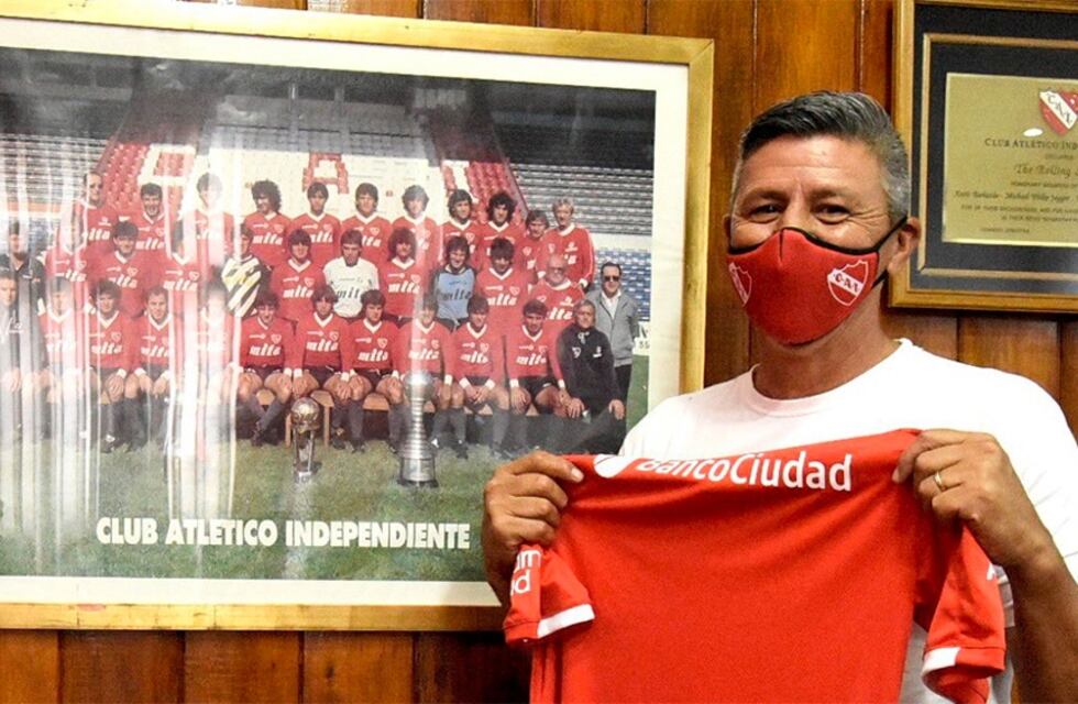 Pedro Monzón dio positivo de coronavirus y es el caso número trece en Independiente