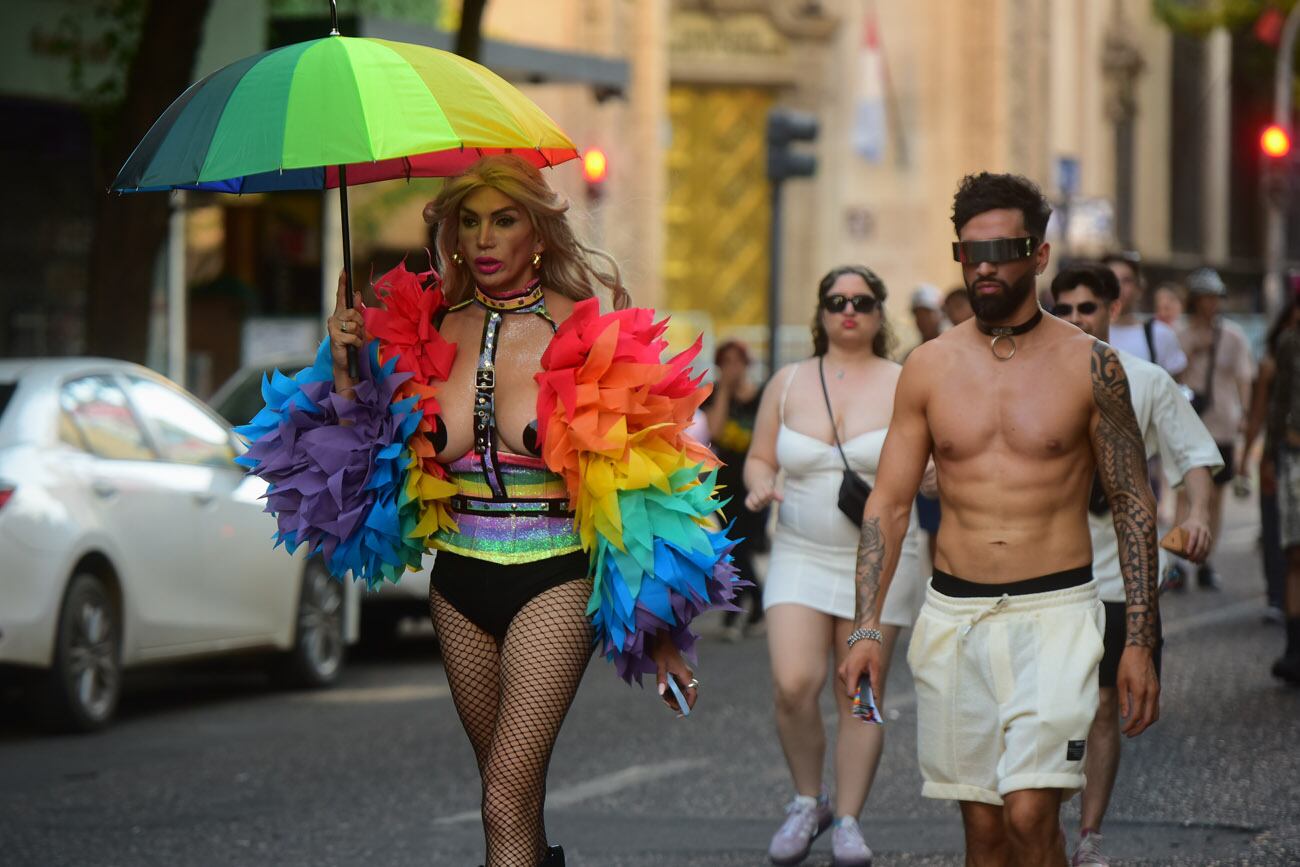 Marcha del Orgullo por las calles de Córdoba.  (Nicolás Bravo / La Voz)