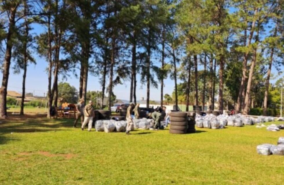 Millonaria apertura de mercadería de contrabando en Eldorado