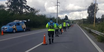 Personal de un puesto de control de Seguridad Vial detectó en Jujuy el paso de camioneros paraguayos que viajaban con test PCR falsos.