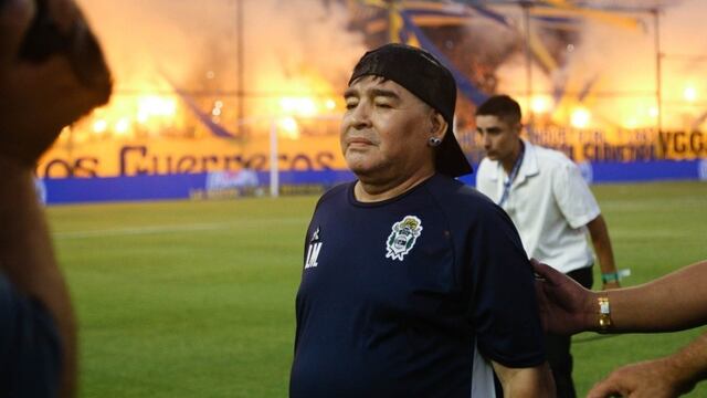 Recibimiento a Maradona en el Gigante de Arroyito