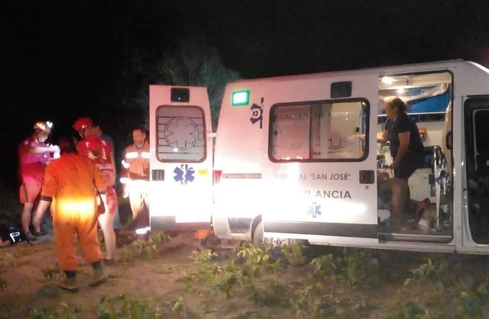 Villa Concepción del Tío: dos hombres fueron rescatados del Río Xanaes cuando se rompió su embarcación