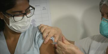 Mendoza lanzó la campaña de vacunación contra el coronavirus en el Lagomaggiore