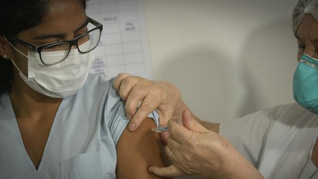 Mendoza lanzó la campaña de vacunación contra el coronavirus en el Lagomaggiore