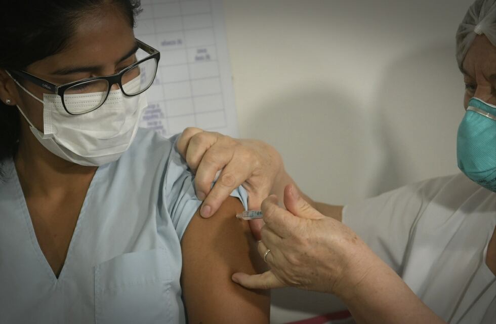 Mendoza lanzó la campaña de vacunación contra el coronavirus en el Lagomaggiore