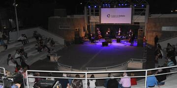 La Orquesta Municipal de Tango en el Anfiteatro abrió los recitales del "Verano Acá"