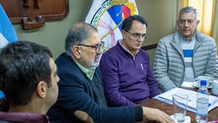 El presidente del Concejo Deliberante de la capital jujeña, Lisandro Aguiar (al centro), habló de discriminación al interior por los subsidios nacionales al transporte del AMBA.