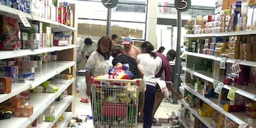 A 20 años de la crisis una cuenta de Twitter recordó el primer saqueo en Mendoza. Imagen ilustrativa.