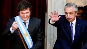 Javier Milei y Alberto Fernández. (AP)