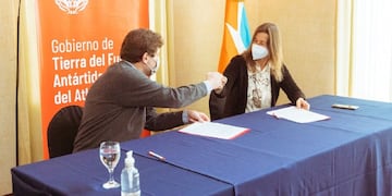 Rubricaron un convenio para el fortalecimiento del bienestar de las Fuerzas de Seguridad y articulación con las líneas 911 y 144