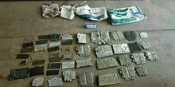 allanamiento positivo por el robo de 46 placas de bronce con diferentes inscripciones y tamaños.