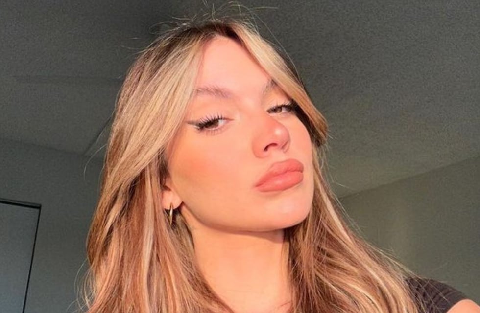 Sasha Ferro subió la temperatura con un minivestido transparente y escote pronunciado