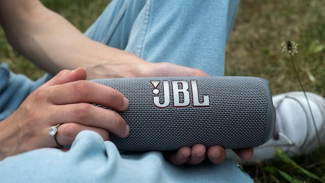 ¿Conviene comprar en Chile?: esto es lo que vale un parlante JBL.