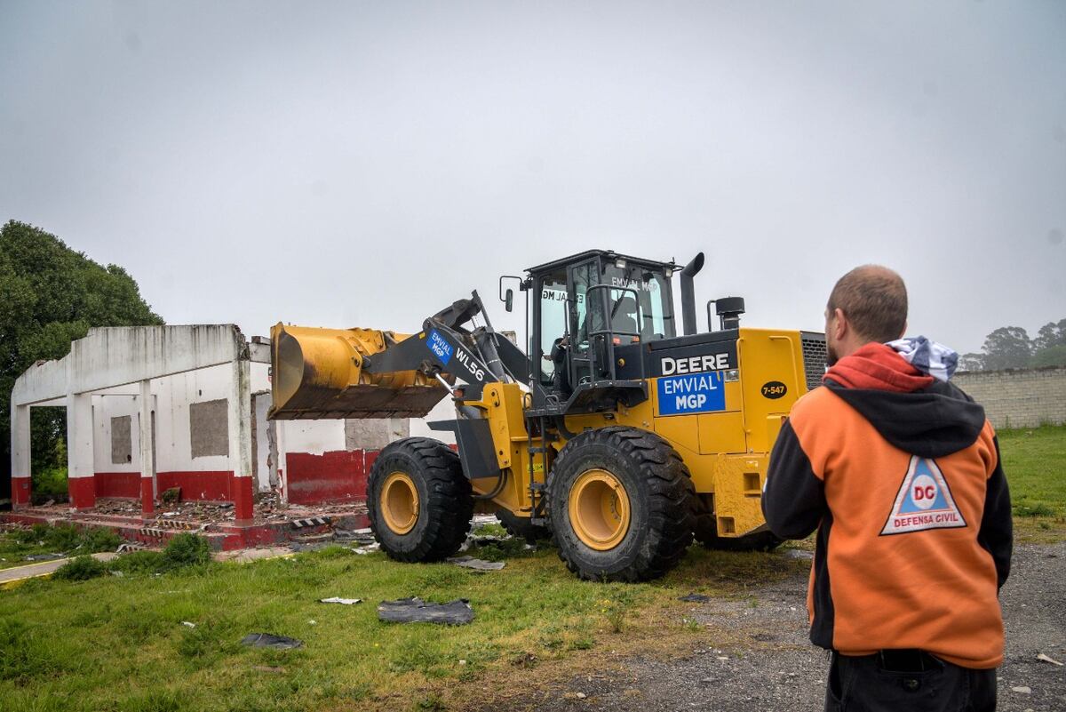 Además, por su mal estado estructural, representaba un peligro para los transeúntes.