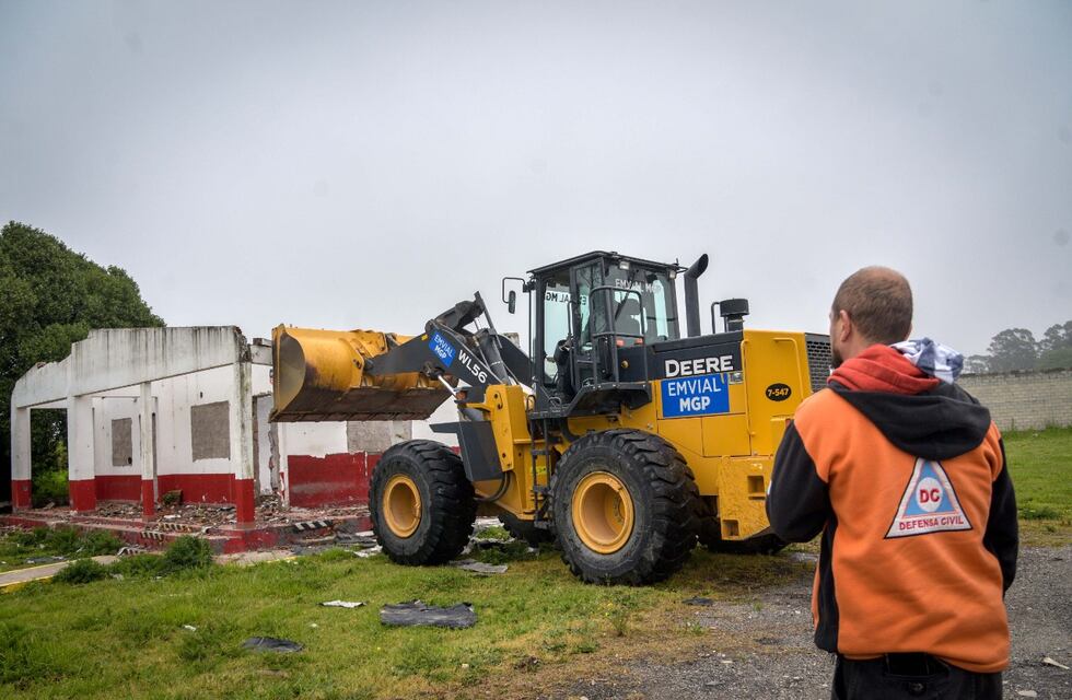 Derriban una antigua construcción que representaba inseguridad para los vecinos