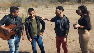 El padre y sus tres hijos subieron a la tarima de Got Talent Argentina y el público  se puso de pie.