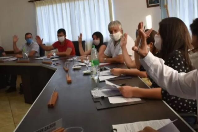 Como la redacción de los artículos de la Carta Orgánica no eran del todo claros, los concejales suspendieron el sorteo para definir las bancas a renovar.