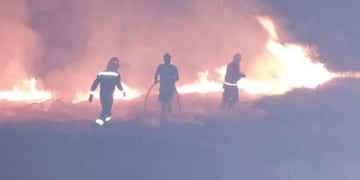 Bomberos voluntarios de Andresito pasaron Noche buena y Navidad combatiendo incendios de grandes magnitudes.