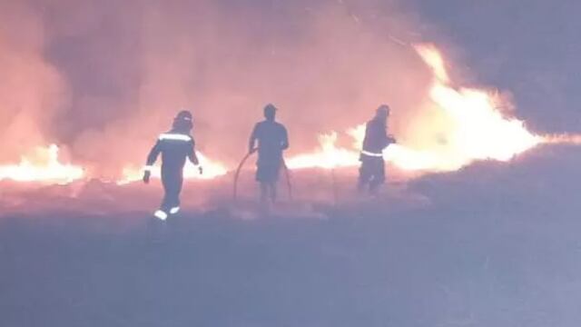 Bomberos voluntarios de Andresito pasaron Noche buena y Navidad combatiendo incendios de grandes magnitudes.