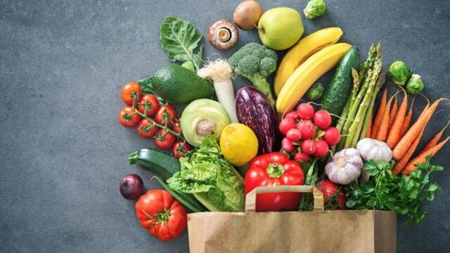 Cuáles son las frutas y verduras ideales para consumir en la temporada de verano