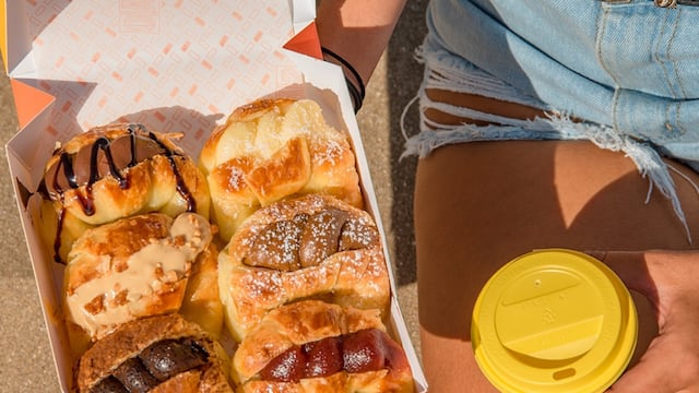 Vacaciones de verano 2025: cuánto cuestan las medialunas más famosas de Mar de Plata.