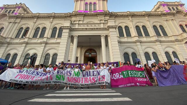 Mas de 15 mil mujeres participaron de la marcha por el 8M en Paraná.