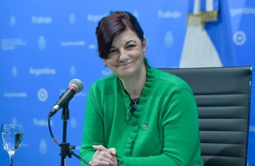 Ahora aclaran que el bono completo lo cobrarán quienes ganen hasta $ 370.000 de bolsillo y que no podrán comprar “Dólar Ahorro”