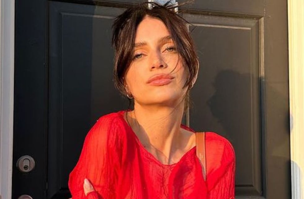 El casual look de Zaira Nara de paseo por los lagos de Palermo: jean y zapatillas