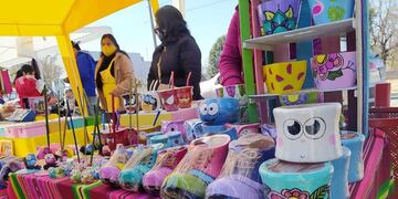 La Feria Regional de Zona Sur en el paseo Av. Excombatientes de Malvinas, cuando se inauguró. Debieron mudarse de lugar por quejas de vecinos.