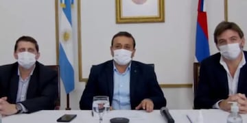 Participaron de la conferencia de prensa el gobernador de Misiones, Oscar Herrera Ahuad, el ministro de Hacienda Adolfo Safrán y el ministro del Agro y la Producción Sebastián Oriozabala.
