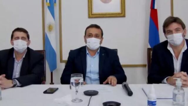 Participaron de la conferencia de prensa el gobernador de Misiones, Oscar Herrera Ahuad, el ministro de Hacienda Adolfo Safrán y el ministro del Agro y la Producción Sebastián Oriozabala.