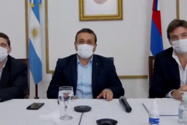 Participaron de la conferencia de prensa el gobernador de Misiones, Oscar Herrera Ahuad, el ministro de Hacienda Adolfo Safrán y el ministro del Agro y la Producción Sebastián Oriozabala.
