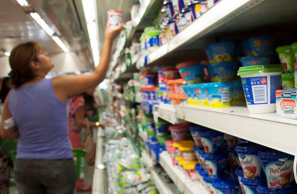 Cede la inflación en alimentos, pero en medio de una caída del consumo