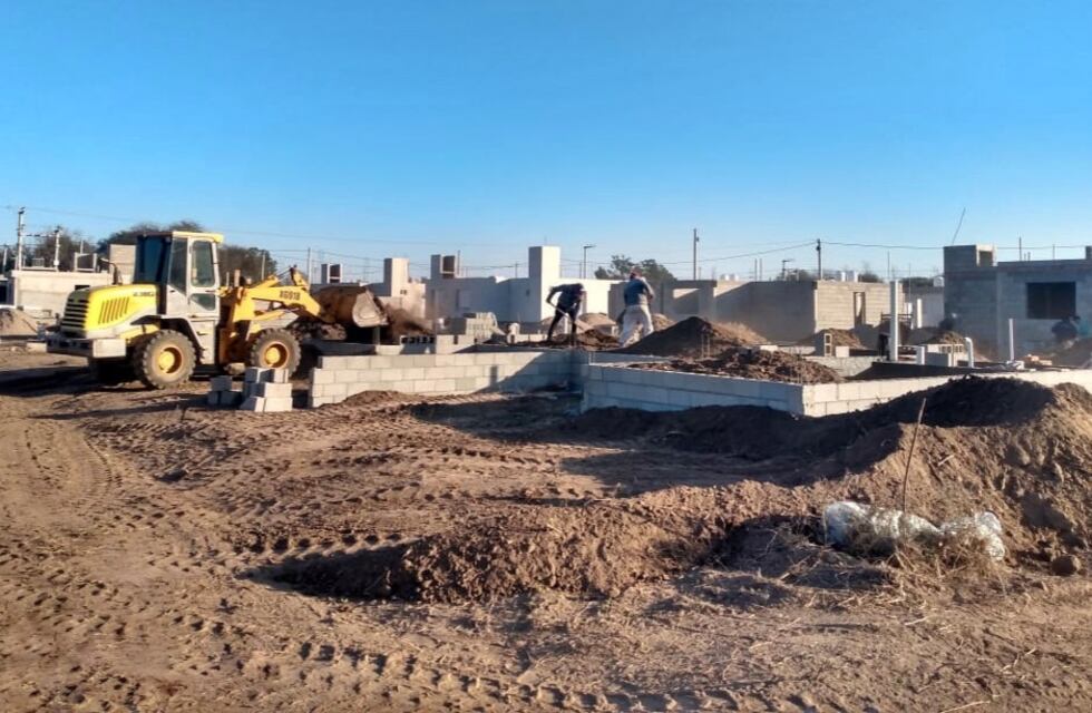 El Gobierno de Arroyito continúa con la construcción de 20 viviendas de los planes municipales