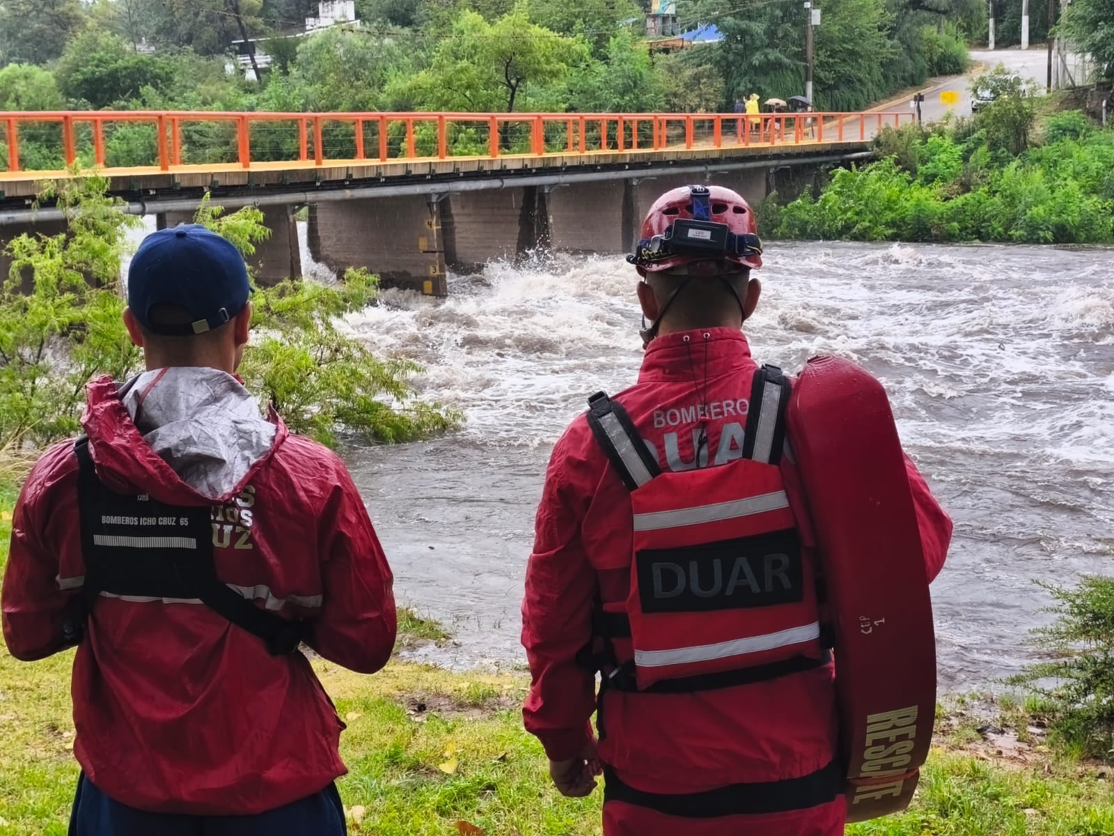 Advierten por los ríos crecidos en Córdoba y piden extremar cuidados.