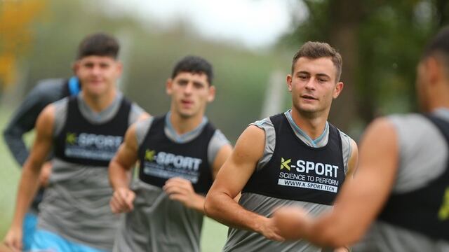 Con decisión, Santiago Longo se ganó un lugar en los dos últimos partidos en Belgrano. Va al frente, como en el ping pong (Prensa Belgrano).