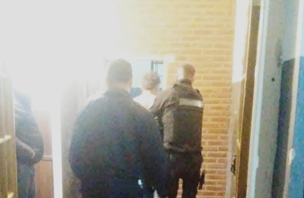 Inseguridad en Córdoba: volvía de robar, le pegó a su mujer y a los policías que lo detuvieron