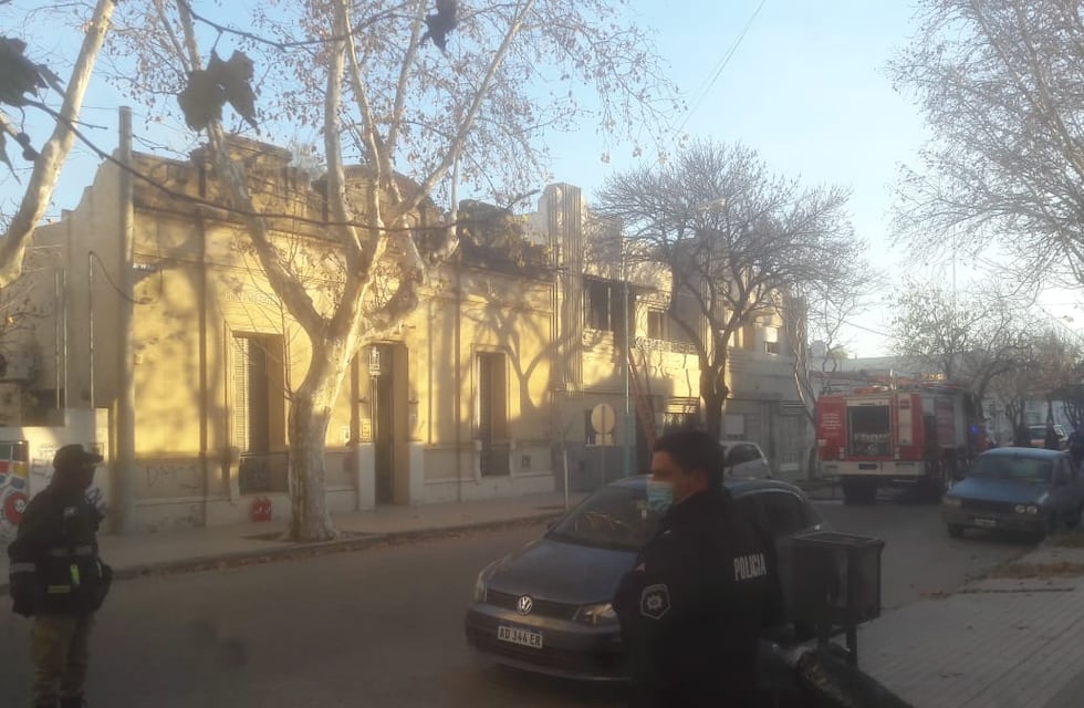 Incendio en una vivienda de calle Alvear al 400
