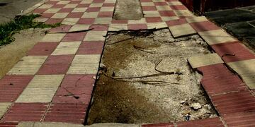 Mujer demandó a la Municipalidad de Rosario por lastimarse al caer por culpa de la vereda en la estado (Imagen ilustrativa).
