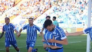 El ex Belgrano Pier Barrios festeja el primer gol de Godoy Cruz, para ser punteros en Copa de la Liga (Prensa Club Godoy Cruz)
